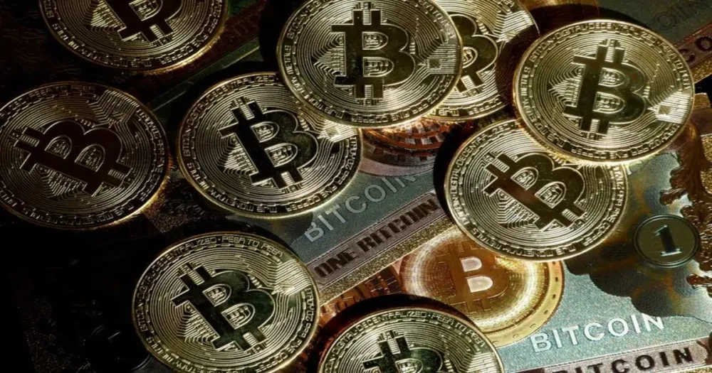 Bitcoin шукає дно: аналітики про критичний рівень $65 тис