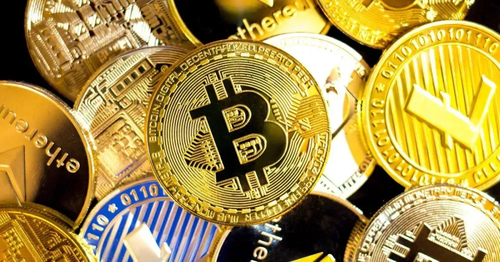 Биткоин выпал из топ-10 активов: капитализация снизилась