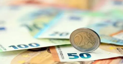 НБУ второй день снижает евро: на 23 января курс 50,5201 грн, доллар — 43,1667