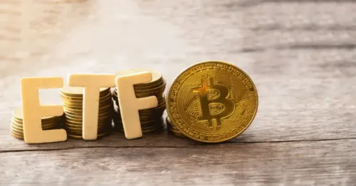 Криза спотових біткоїн-ETF: чому капітал TradFi тікає в ШІ-акції
