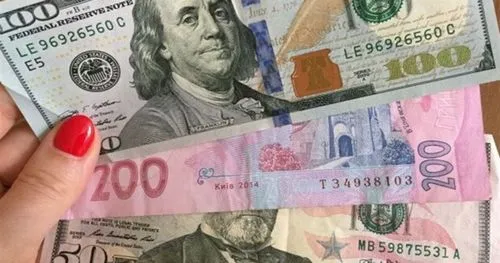 Курс валют на выходные 31 января – 1 февраля 2026 года: доллар, евро и злотый