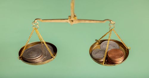 Чому курс в обміннику відрізняється від офіційного курсу Нацбанку: аналіз для країн СНД