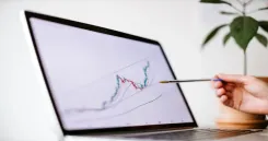 Тиск інвесторів та боротьба за дивіденди: що відбувається з акціями GDV та GAB
